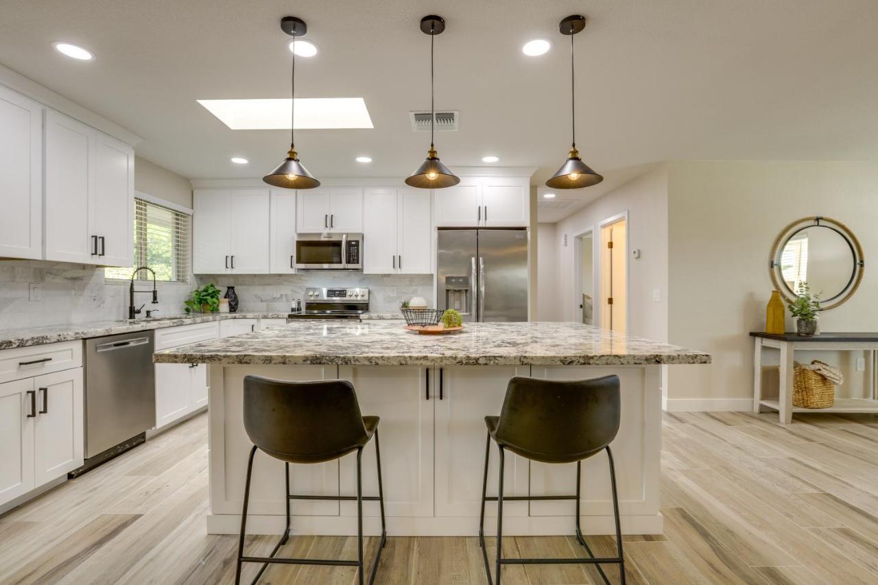 Sun City Retreat With Patio Near Golfing And Hiking! Bagian luar foto