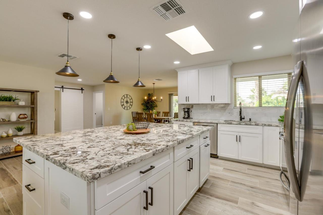Sun City Retreat With Patio Near Golfing And Hiking! Bagian luar foto
