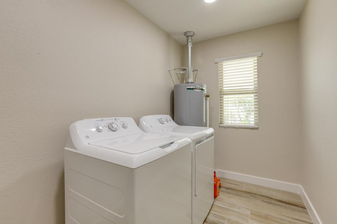 Sun City Retreat With Patio Near Golfing And Hiking! Bagian luar foto